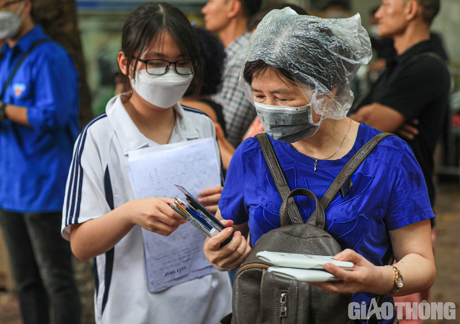 Ng&agrave;y mai 8/7, c&aacute;c th&iacute; sinh sẽ bước v&agrave;o 2 buổi thi với tổ hợp KHXH hoặc KHTN (thời gian l&agrave;m b&agrave;i 150 ph&uacute;t) v&agrave; Ngoại ngữ (thời gian 60 ph&uacute;t) đều ở h&igrave;nh thức thi trắc nghiệm.