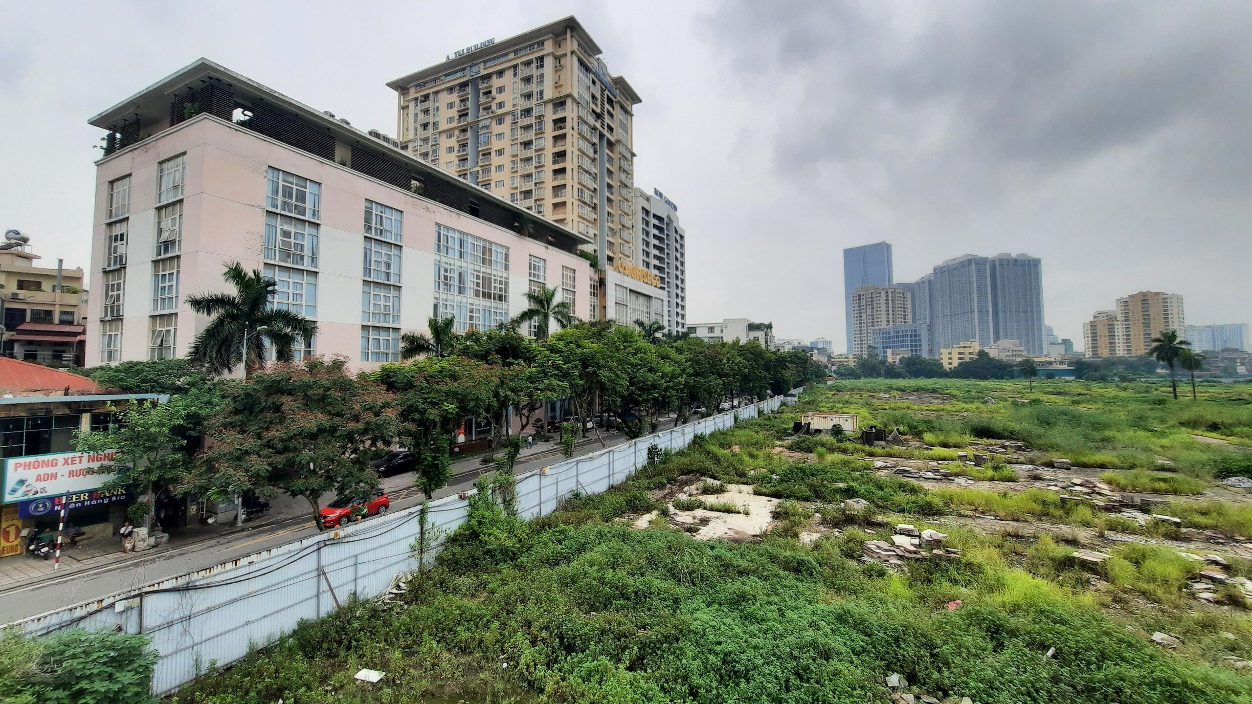 Ông Tuấn cho biết, khu "đất vàng" 148 Giảng Võ sẽ được làm trung tâm thương mại, dịch vụ, văn hóa. Chỉ đề xuất chức năng hỗn hợp như khách sạn, văn phòng, thương mại để đảm bảo chỉ tiêu quy hoạch kiến trúc phù hợp.