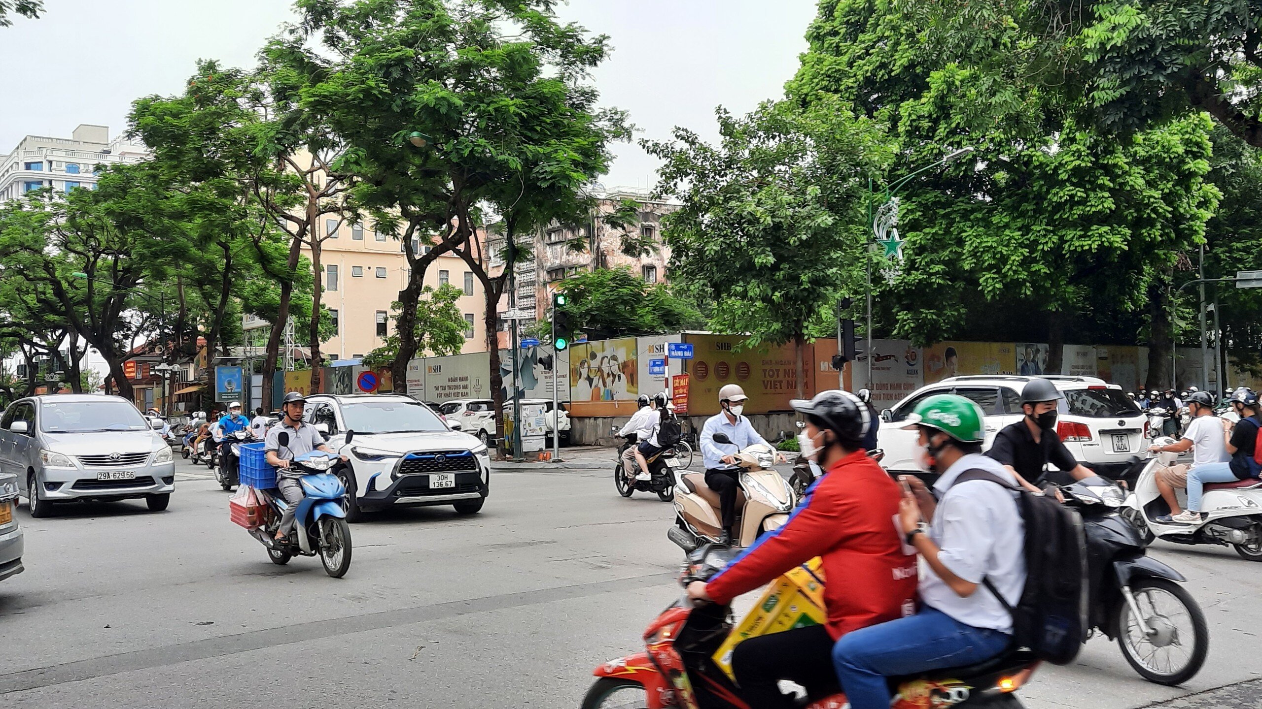 Tổ hợp kiến trúc ở khu đất 31-33-35 Lý Thường Kiệt được xác định chức năng công trình là trụ sở văn phòng Ngân hàng SHB.