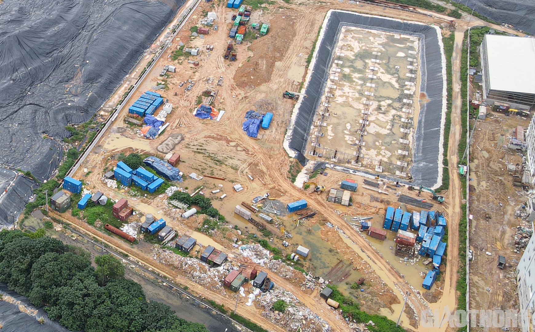 Tại khu C, theo kế hoạch l&agrave; nơi tận dụng xỉ đốt r&aacute;c để đ&oacute;ng gạch, vật liệu x&acirc;y dựng.