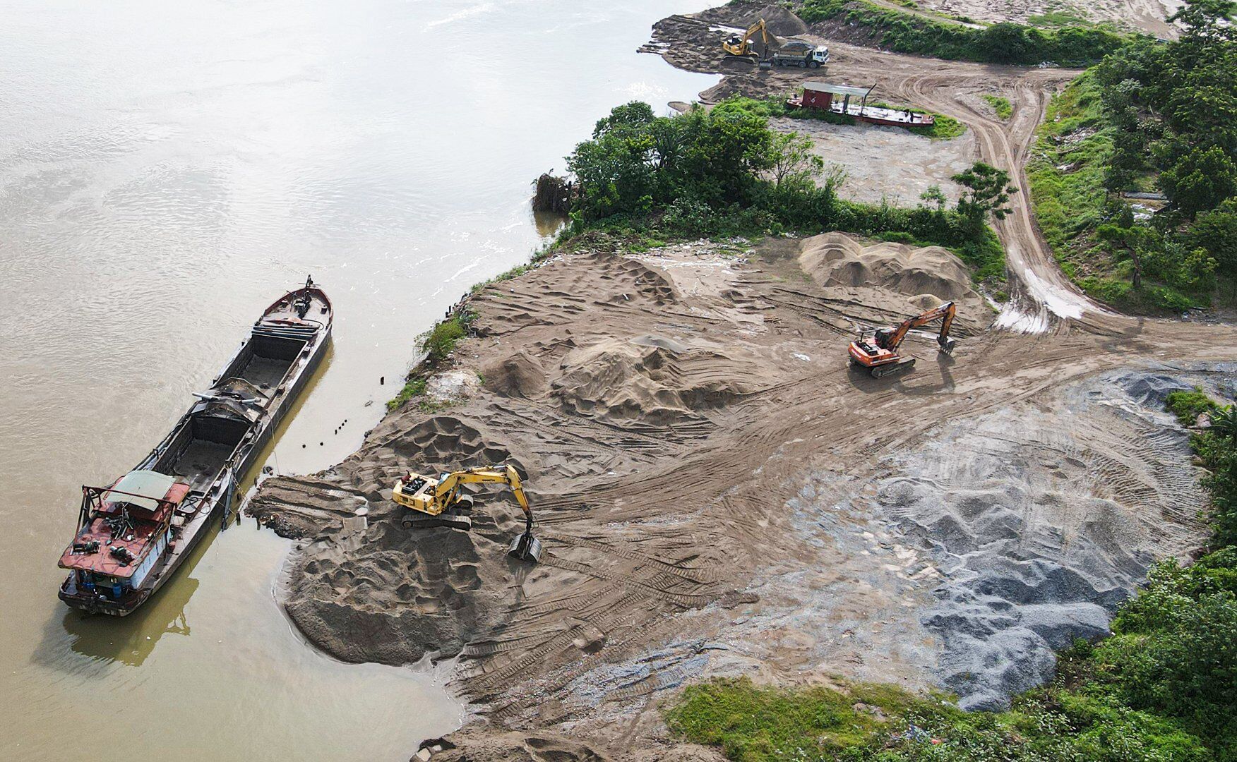 Một trong số đ&oacute; l&agrave; bến b&atilde;i của C&ocirc;ng ty Diệp Trang.