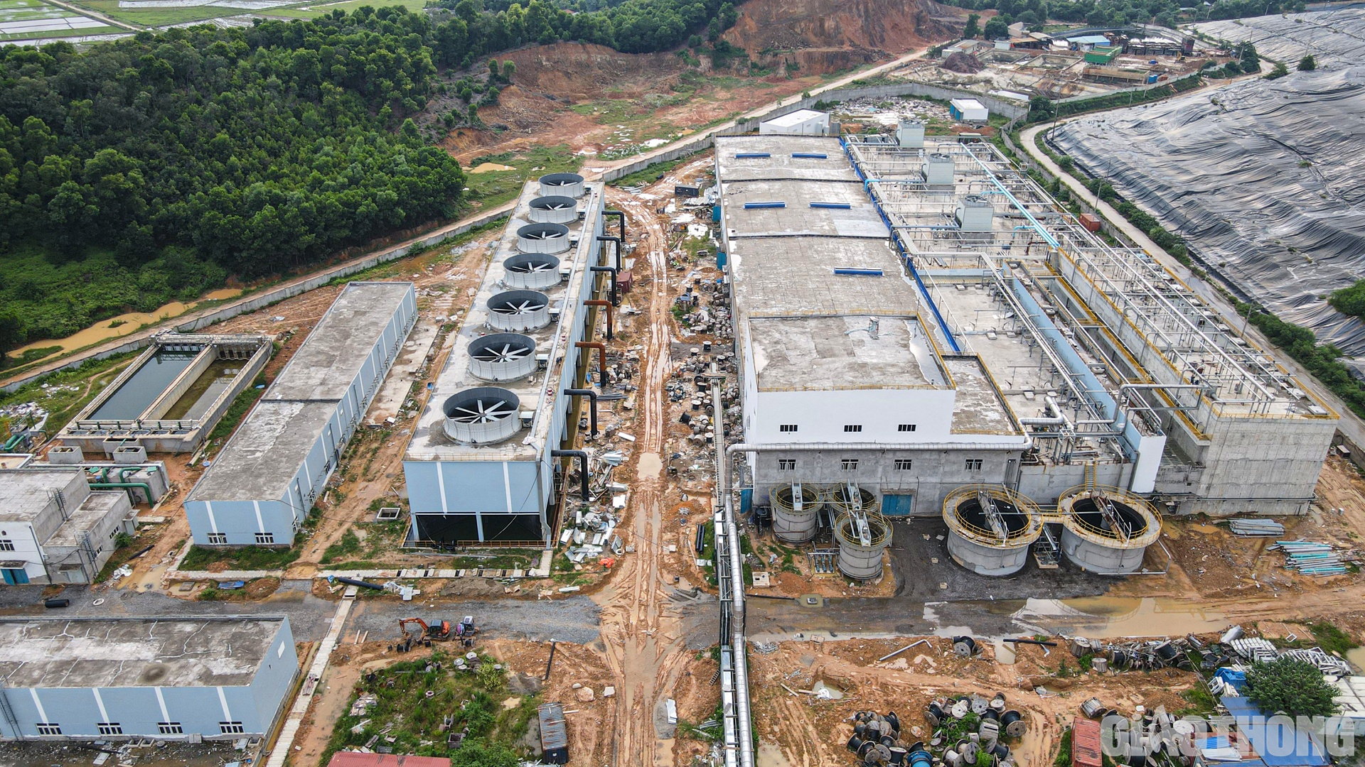 C&aacute;ch đ&oacute; kh&ocirc;ng xa l&agrave; Khu B c&oacute; chức năng xử l&yacute; nước rỉ r&aacute;c, nước thải....