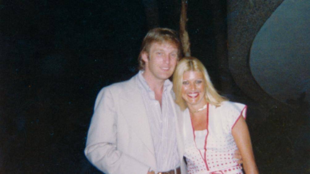 Trong lần biểu diễn tại New York năm 1976, b&agrave; gặp &ocirc;ng Donald Trump v&agrave; cả hai đ&atilde; n&ecirc;n duy&ecirc;n vợ chồng 9 th&aacute;ng sau đ&oacute;.