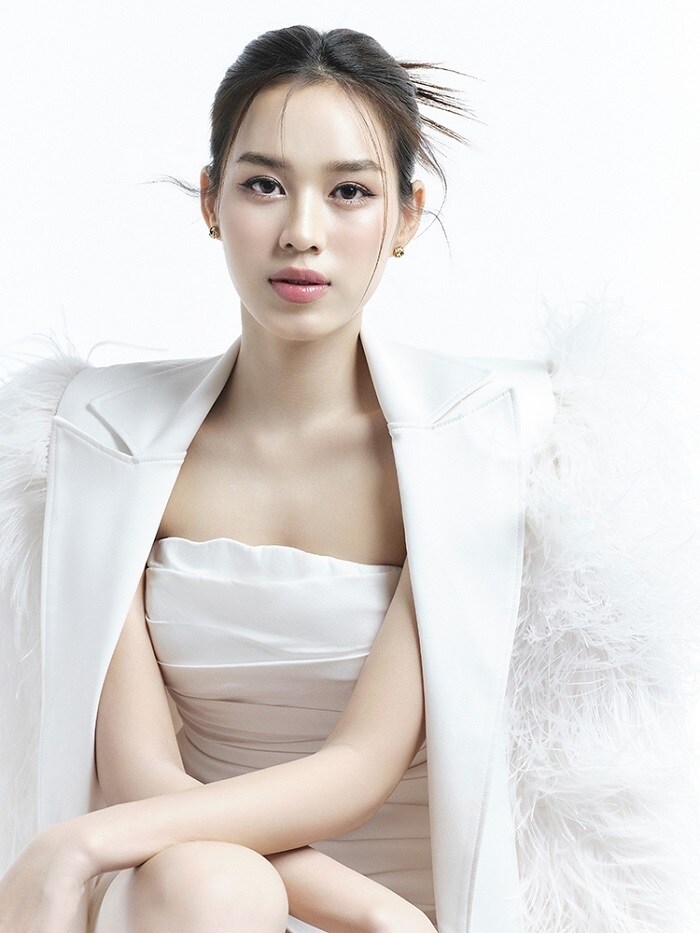 Theo hoa hậu xứ Thanh, c&ocirc; thấy m&igrave;nh lắm l&uacute;c tham lam khi l&uacute;c n&agrave;o cũng muốn thời gian tr&ocirc;i chậm lại để được m&atilde;i m&atilde;i được tuổi 19 - độ tuổi m&agrave; c&ocirc; trở th&agrave;nh Hoa hậu Việt Nam 2020