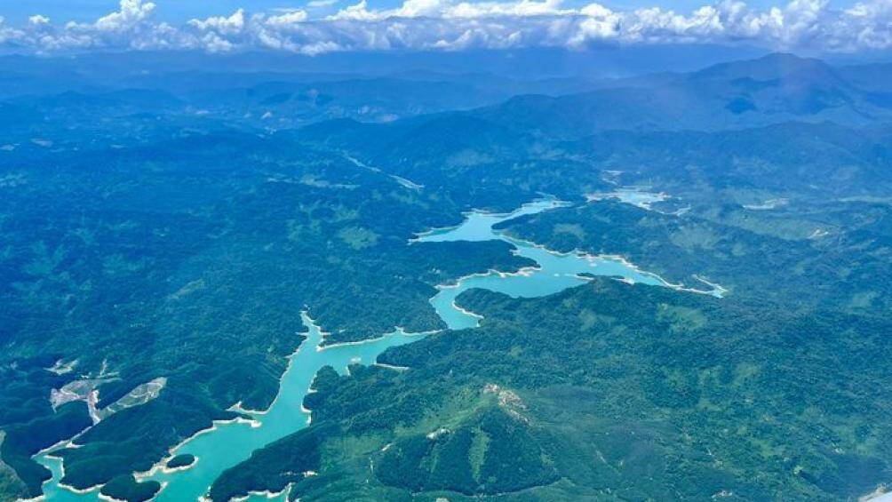 H&igrave;nh ảnh Mack chia sẻ khi chuẩn bị hạ c&aacute;nh xuống Việt Nam.