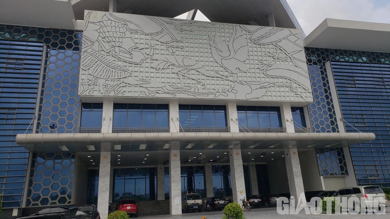 Đến thời điểm thanh tra, chủ đầu tư đ&atilde; lập quyết to&aacute;n gi&aacute; trị thi c&ocirc;ng x&acirc;y dựng g&oacute;i thầu số 03, 04, nhưng chưa lập b&aacute;o c&aacute;o quyết to&aacute;n dự &aacute;n ho&agrave;n th&agrave;nh. Tổng gi&aacute; trị nghiệm thu, quyết to&aacute;n g&oacute;i thầu số 04 thi c&ocirc;ng x&acirc;y dựng, cung cấp v&agrave; lắp đặt thiết bị Trung t&acirc;m Văn ho&aacute; xứ Đ&ocirc;ng Hải Dương l&agrave; hơn 485 tỷ đồng.