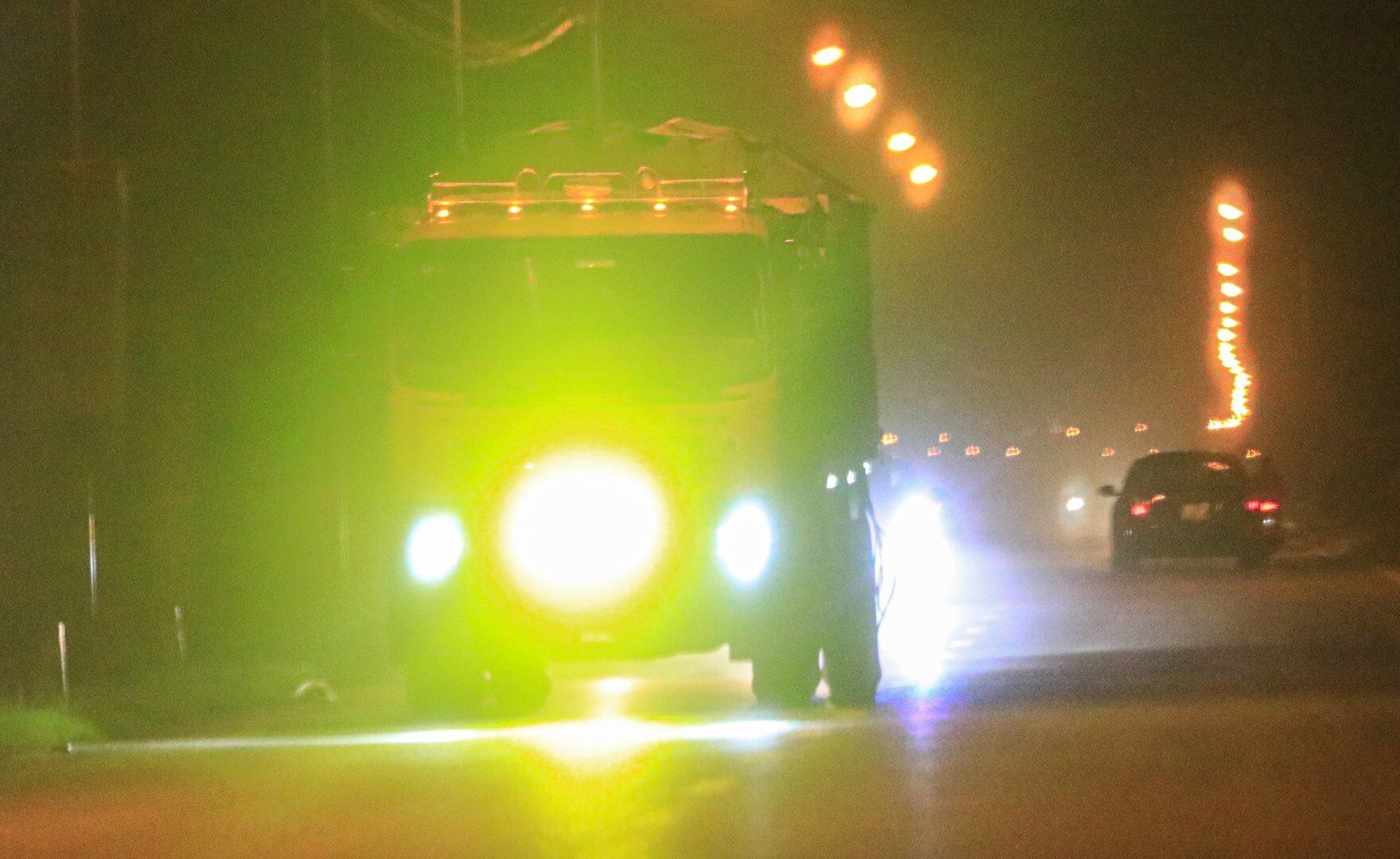 Tuy nhi&ecirc;n, vẫn c&oacute; những chiếc xe chưa hạ th&agrave;nh th&ugrave;ng, v&agrave; c&oacute; biểu hiện chở qu&aacute; tải.