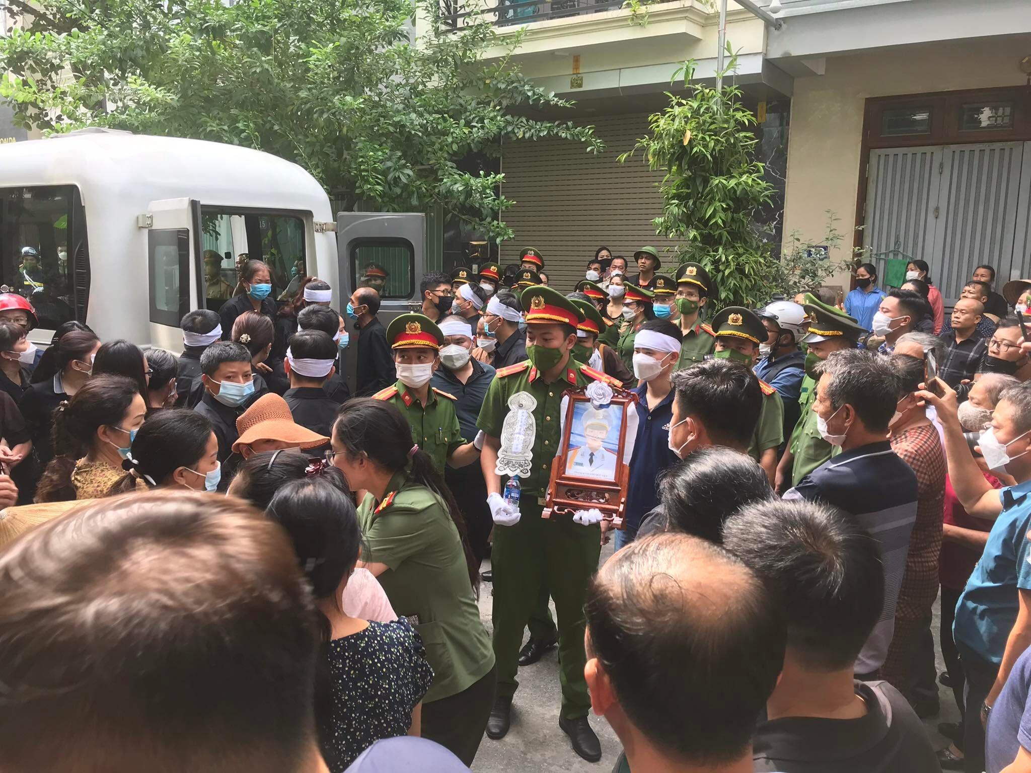 Di ảnh v&agrave; thi h&agrave;i liệt sĩ Đỗ Đức Việt được đưa qua nh&agrave; ri&ecirc;ng ở phường Ph&uacute; La, quận H&agrave; Đ&ocirc;ng (TP. H&agrave; Nội)