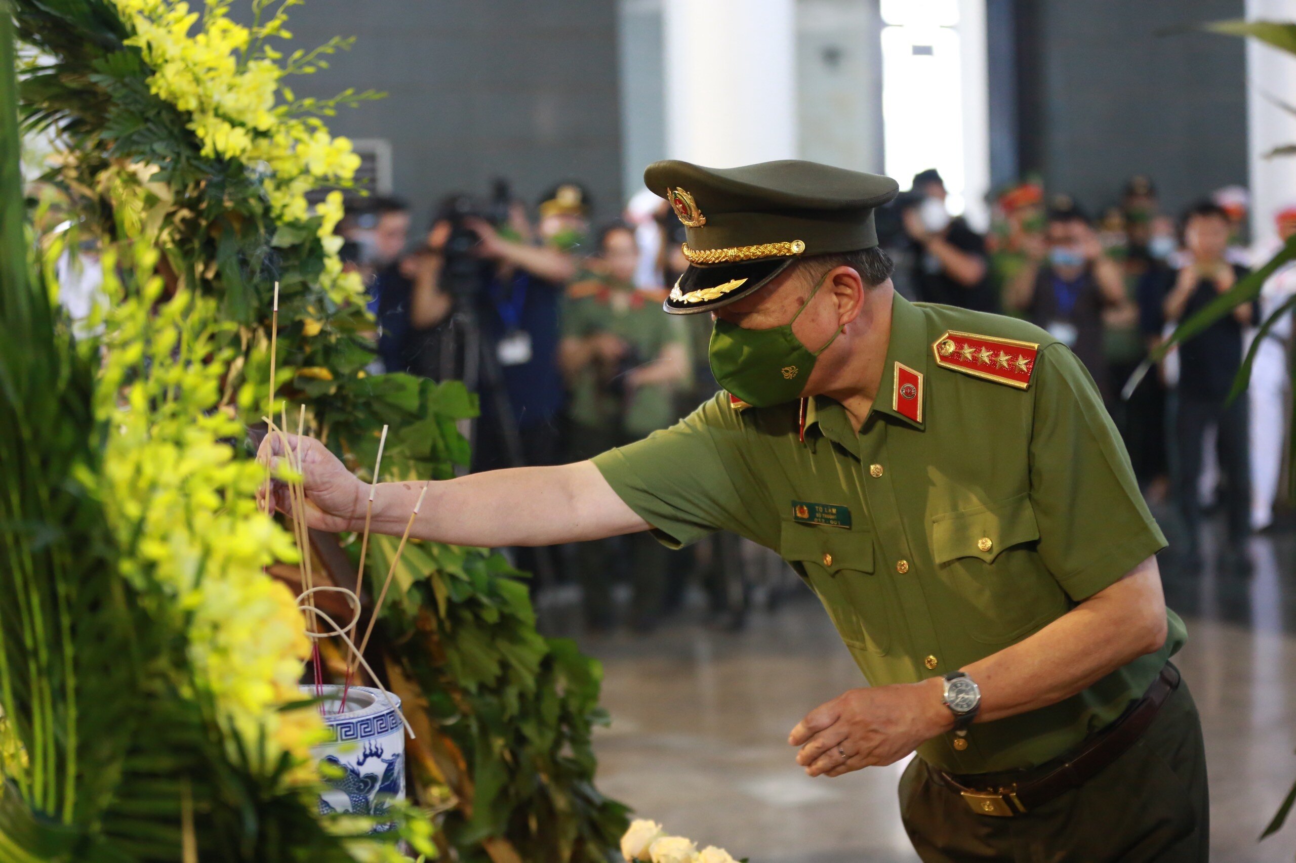 Đại tướng T&ocirc; L&acirc;m - Bộ trưởng Bộ C&ocirc;ng an tới lễ tang 3 liệt sỹ.