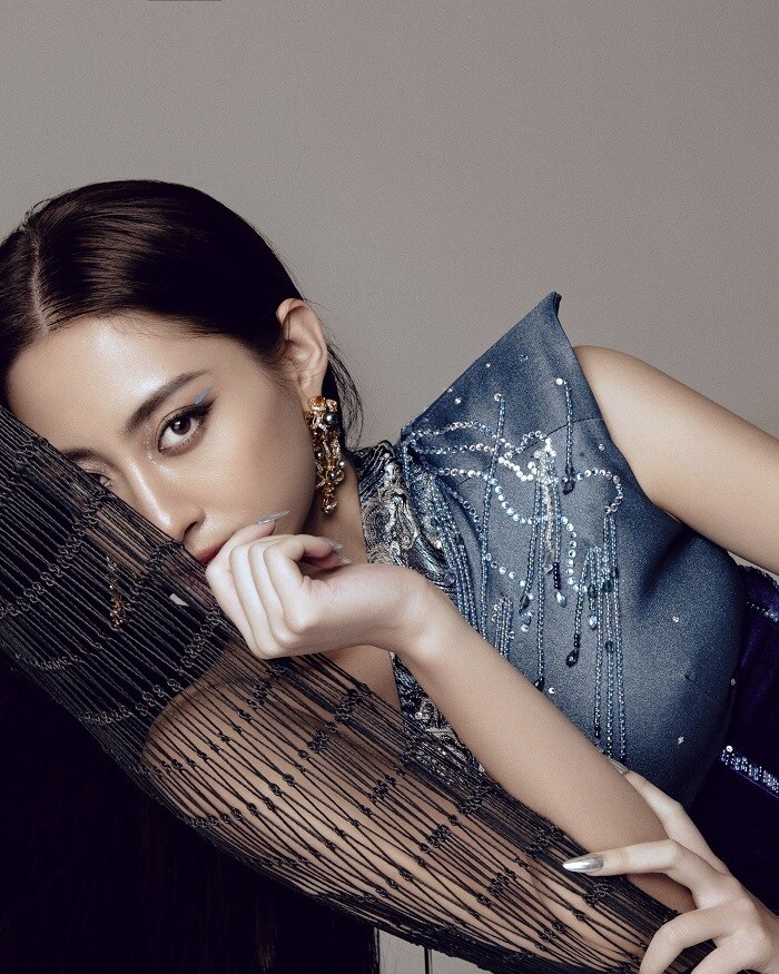 Vừa qua, người đẹp cũng chia sẻ tin vui đã tốt nghiệp Đại học Ngoại thương loại xuất sắc sau 4 năm học.