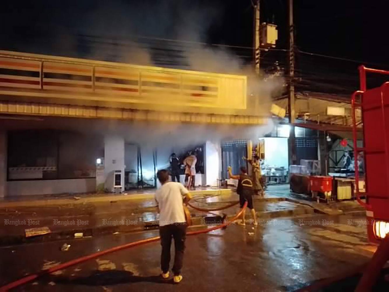 Mục ti&ecirc;u tấn c&ocirc;ng chủ yếu nhằm v&agrave;o c&aacute;c cửa h&agrave;ng tiện lợi v&agrave; trạm xăng, l&agrave;m &iacute;t nhất 7 người bị thương nhẹ.