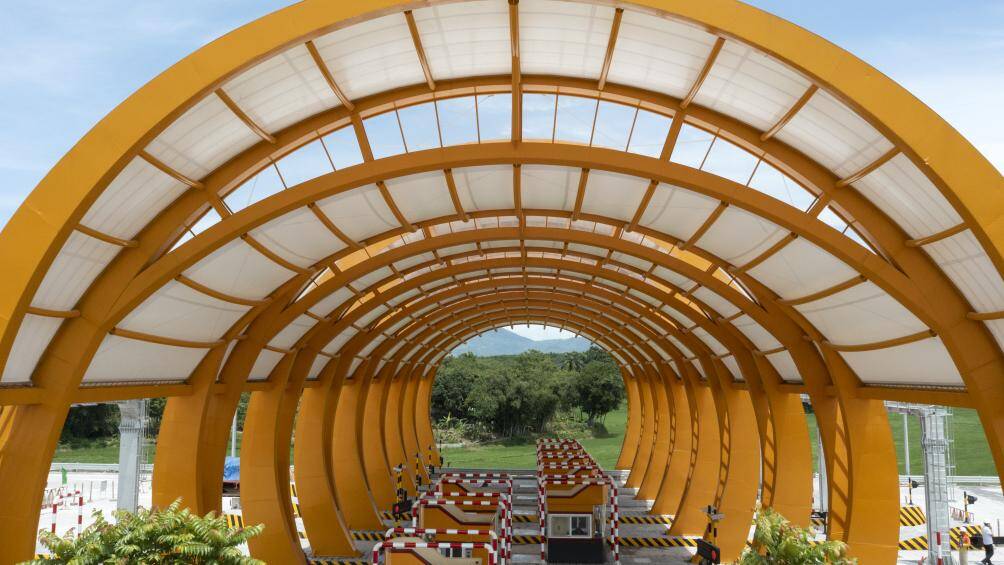 Tr&ecirc;n tuyến bố tr&iacute; tại 4 vị tr&iacute; ra v&agrave;o cao tốc, cụ thể: Tr&ecirc;n tuyến ch&iacute;nh: Tại Km112+900 (trạm thu ph&iacute; đầu tuyến) v&agrave; Km146+500 (trạm thu ph&iacute; cuối tuyến); Tr&ecirc;n tuyến nh&aacute;nh: Tại n&uacute;t giao Đầm H&agrave; tại Km122+400 v&agrave; n&uacute;t giao Hải H&agrave; tại Km143+350.