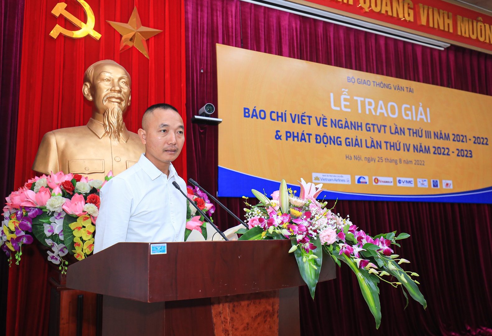 Đại diện nh&oacute;m t&aacute;c giả đoạt giải, Nh&agrave; B&aacute;o Ho&agrave;ng Th&aacute;i Lộc (B&aacute;o Tuổi trẻ, T&aacute;c giả đạt giải Nhất cuộc thi) chia sẻ, Giải &ldquo;B&aacute;o ch&iacute; viết về ng&agrave;nh GTVT&rdquo; được tổ chức thường ni&ecirc;n đ&atilde; tạo được uy t&iacute;n v&agrave; sự lan toả lớn