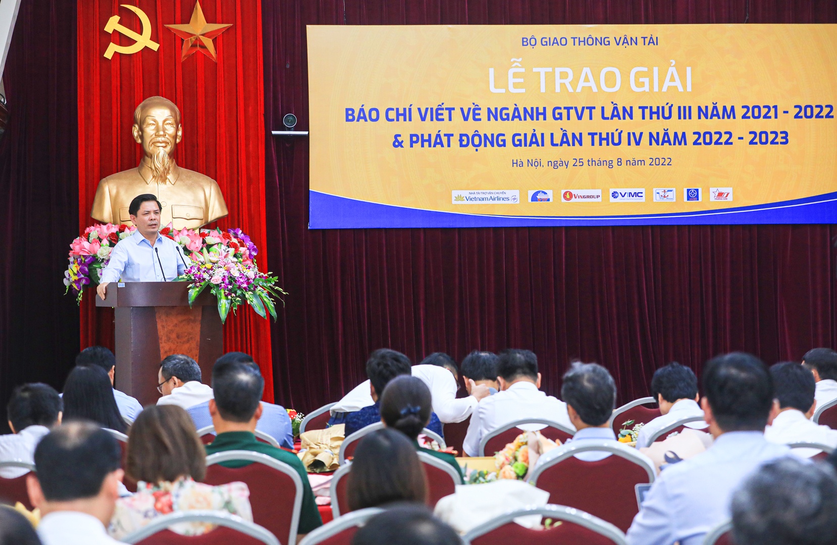 Về cơ cấu giải thưởng Giải lần thứ IV, Ban tổ chức sẽ trao 1 giải Đặc biệt trị gi&aacute; 50 triệu đồng; 1 giải Nhất trị gi&aacute; 30 triệu đồng; 2 giải Nh&igrave; trị gi&aacute; 15 triệu đồng; 5 giải Ba trị gi&aacute; 10 triệu đồng v&agrave; 15 giải Khuyến kh&iacute;ch trị gi&aacute; 5 triệu đồng.