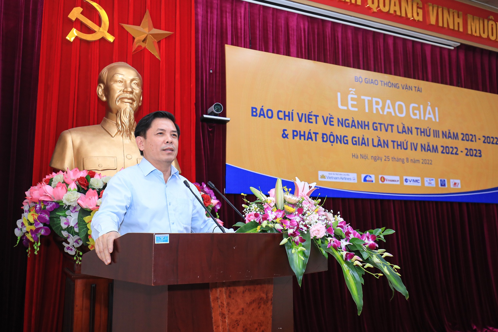 Ph&aacute;t biểu tại buổi lễ, Bộ trưởng Nguyễn Văn Thể đ&aacute;nh gi&aacute; &ldquo;Giải B&aacute;o ch&iacute; viết về ng&agrave;nh GTVT&rdquo; ng&agrave;y c&agrave;ng quy tụ được nhiều cơ quan th&ocirc;ng tấn b&aacute;o ch&iacute; tham gia với nhiều b&agrave;i viết d&agrave;i kỳ, chất lượng, mang &yacute; nghĩa lớn đối với ng&agrave;nh GTVT