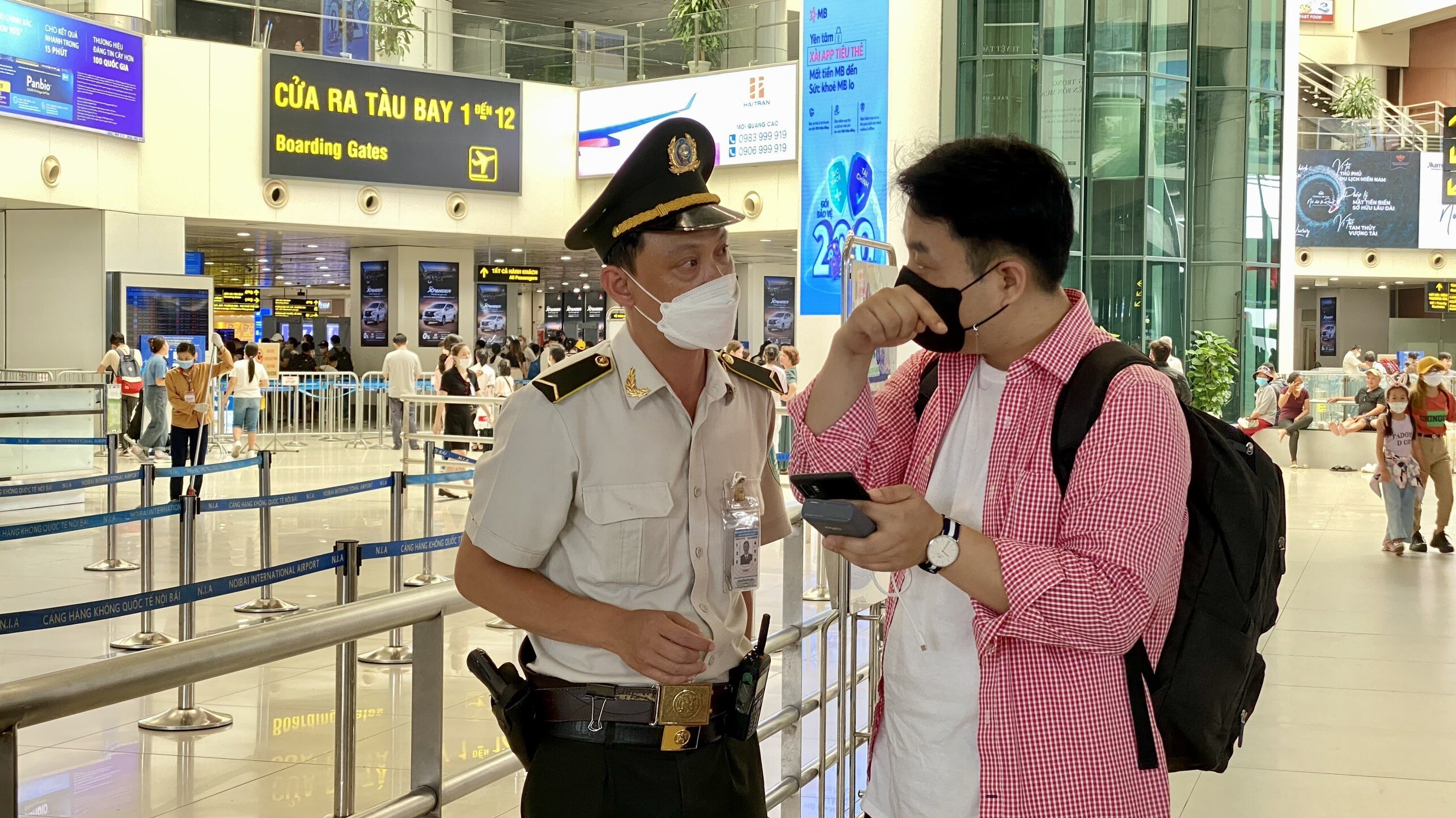 Cảng HKQT Nội B&agrave;i cho biết  tăng cường số lượng nh&acirc;n vi&ecirc;n kiểm so&aacute;t an ninh h&agrave;ng kh&ocirc;ng tại tất cả c&aacute;c khu vực, đặc biệt tại c&aacute;c khu vực trọng yếu.