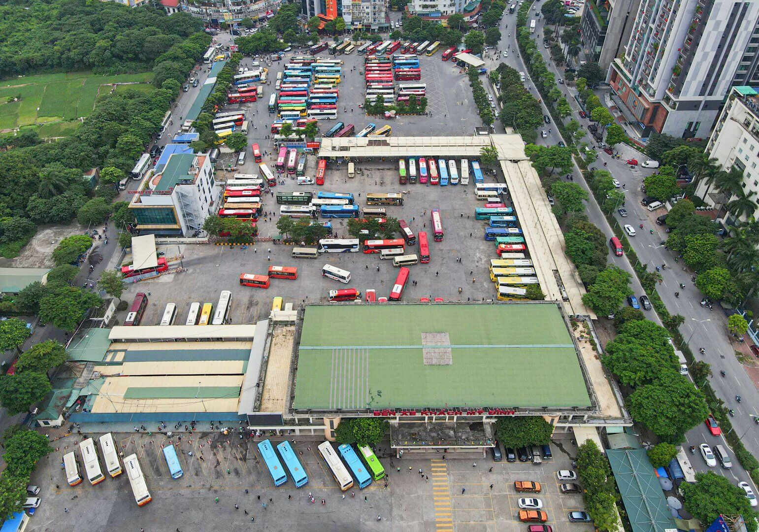 To&agrave;n cảnh bến xe Mỹ Đ&igrave;nh nh&igrave;n từ tr&ecirc;n cao.