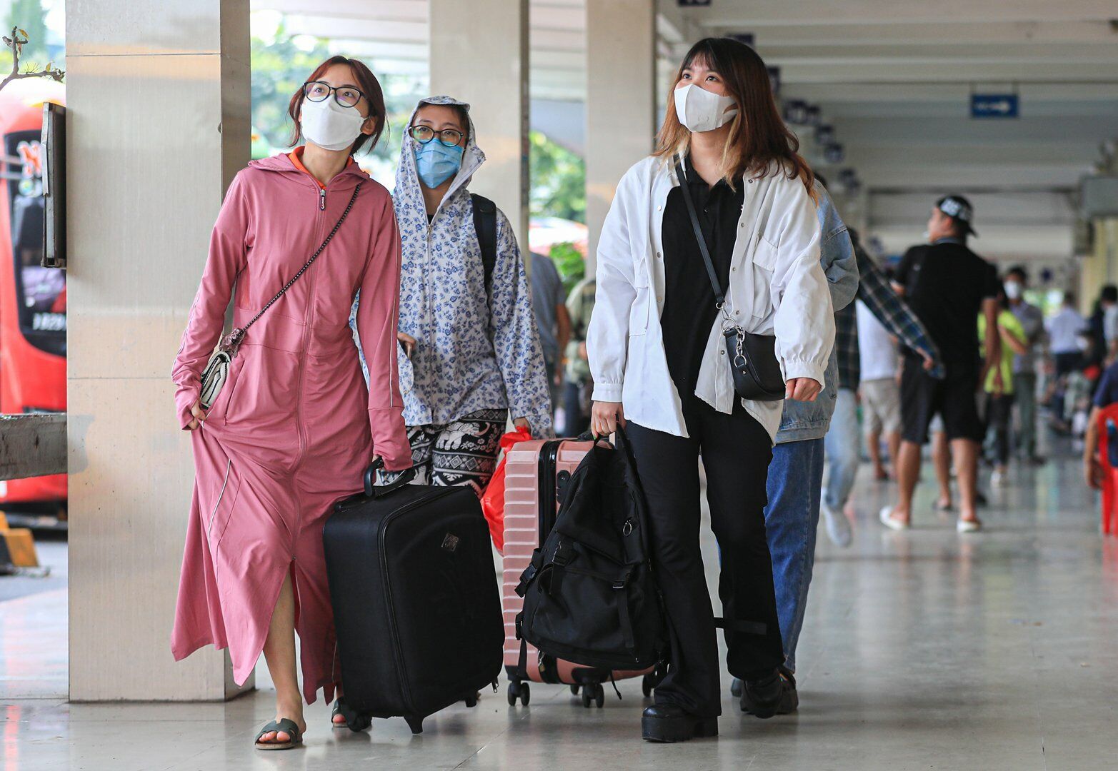 &Ocirc;ng Tạ Anh Tuấn, Trưởng ca điều h&agrave;nh bến xe Gi&aacute;p B&aacute;t ước t&iacute;nh, lượng kh&aacute;ch sẽ đ&ocirc;ng hơn từ chiều tối 31/8 đến ng&agrave;y 1/9.

Kh&acirc;u chuẩn bị của c&aacute;c nh&agrave; xe hiện đ&atilde; ho&agrave;n th&agrave;nh. &ldquo;Bến xe đ&atilde; phối hợp với c&aacute;c doanh nghiệp để chuẩn bị lượng xe nhất định để tăng cường, c&oacute; thể tăng 25-30% so với mọi ng&agrave;y&rdquo;, &ocirc;ng Tuấn n&oacute;i. Ngo&agrave;i ra, lượng kh&aacute;ch ước t&iacute;nh cũng tăng khoảng 200%.