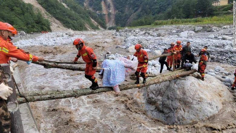 Theo h&atilde;ng SCMP, t&iacute;nh đến nay trận động đất mạnh 6,8 độ Richter tại tỉnh Tứ Xuy&ecirc;n, miền t&acirc;y Trung Quốc ng&agrave;y 5/9 đ&atilde; khiến 65 người thiệt mạng, 250 người bị thương v&agrave; &iacute;t nhất 12 người mất t&iacute;ch.