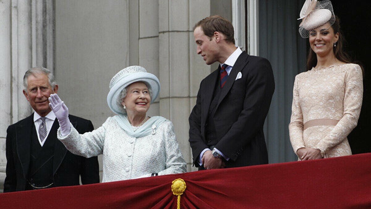 Năm 2012, Đại lễ Kim cương kỷ niệm 60 năm trị v&igrave; của Nữ ho&agrave;ng Elizabeth được tổ chức tr&ecirc;n khắp nước Anh v&agrave; Khối Thịnh vượng chung, bao gồm đ&aacute;m rước 670 con thuyền qua s&ocirc;ng Thames ở London.