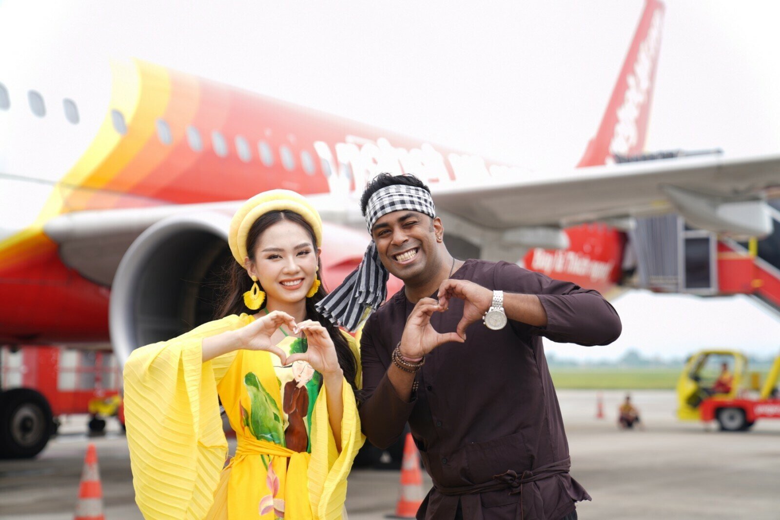 Sự xuất hiện của &ldquo;chị Hằng&rdquo; Hoa hậu Thế giới Việt Nam Huỳnh Nguyễn Mai Phương, c&ugrave;ng &ldquo;ch&uacute; Cuội" đến từ Ấn Độ v&agrave; đo&agrave;n l&acirc;n sư rồng mang tới cho kh&aacute;ch h&agrave;ng nhiều ấn tượng kh&oacute; qu&ecirc;n v&agrave;  bữa tiệc &ldquo;ph&aacute; cỗ&rdquo; Trung thu rộn r&agrave;ng hơn bao giờ hết.