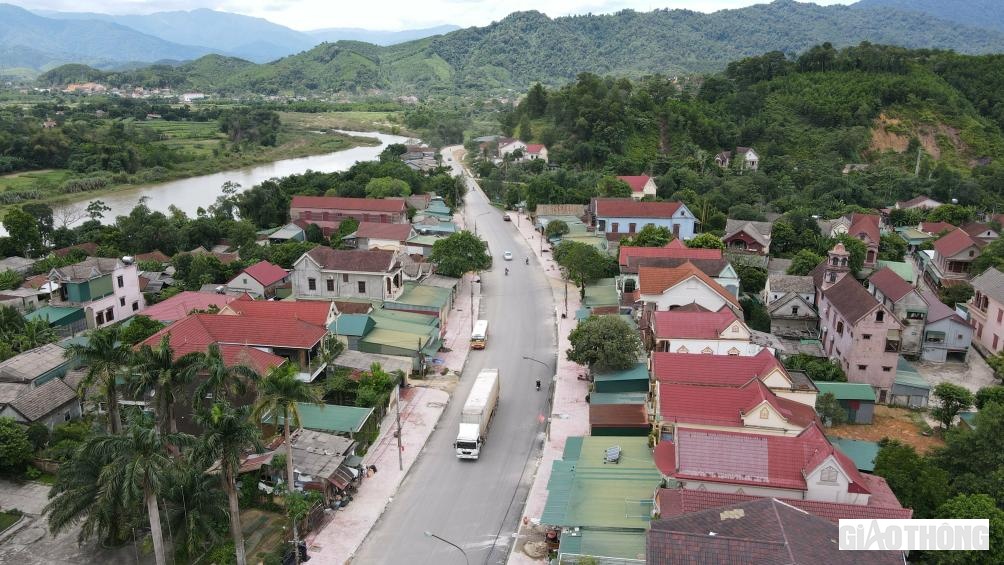 Phần làm rãnh, nâng cấp mặt đường đoạn đi qua địa phận thị trấn Phố Châu, huyện Hương Sơn, Hà Tĩnh đã hoàn thiện 90% khối lượng công việc.