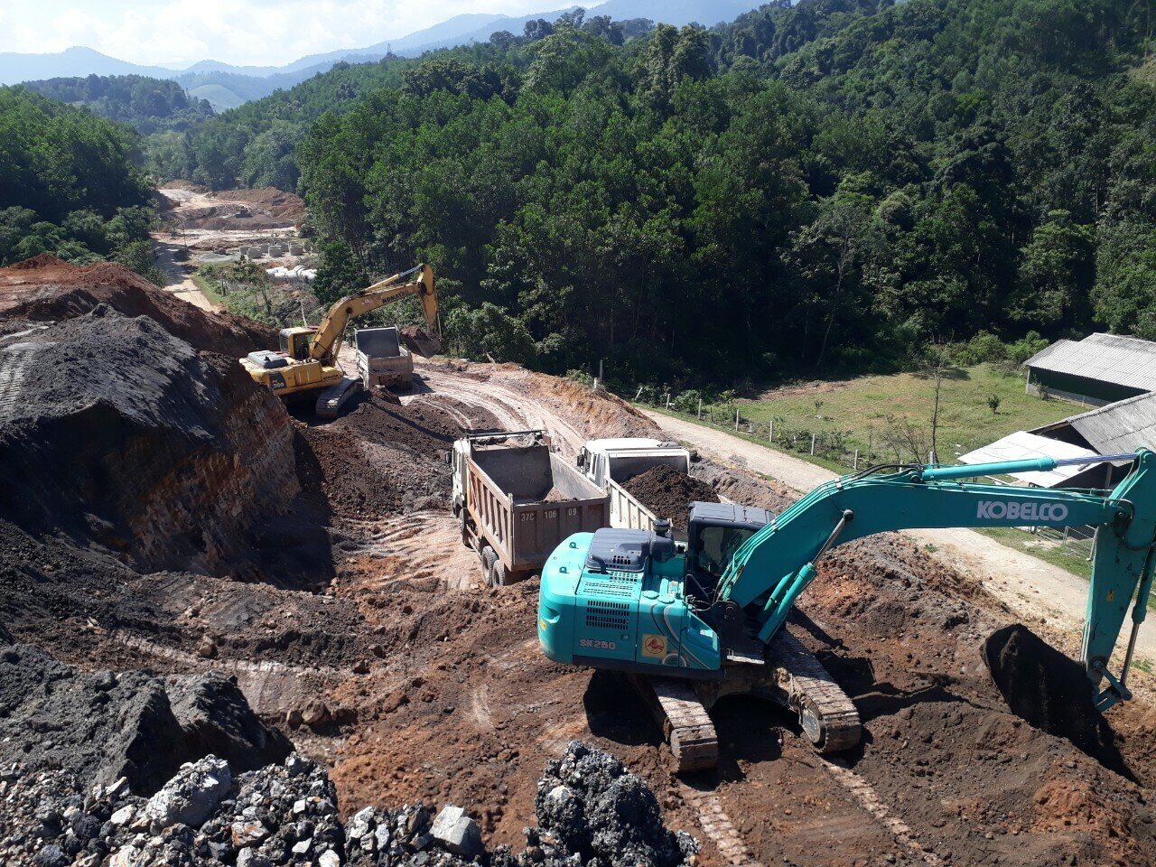 Các vị trí cải tuyến được gấp rút thi công nhằm xóa hoàn toàn những những khúc nguy hiểm.