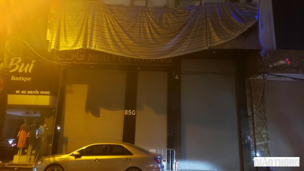 Ngo&agrave;i ra, c&oacute; một số cơ sở kinh doanh karaoke đang trong qu&aacute; tr&igrave;nh sửa chữa cũng được r&agrave;o chắn.