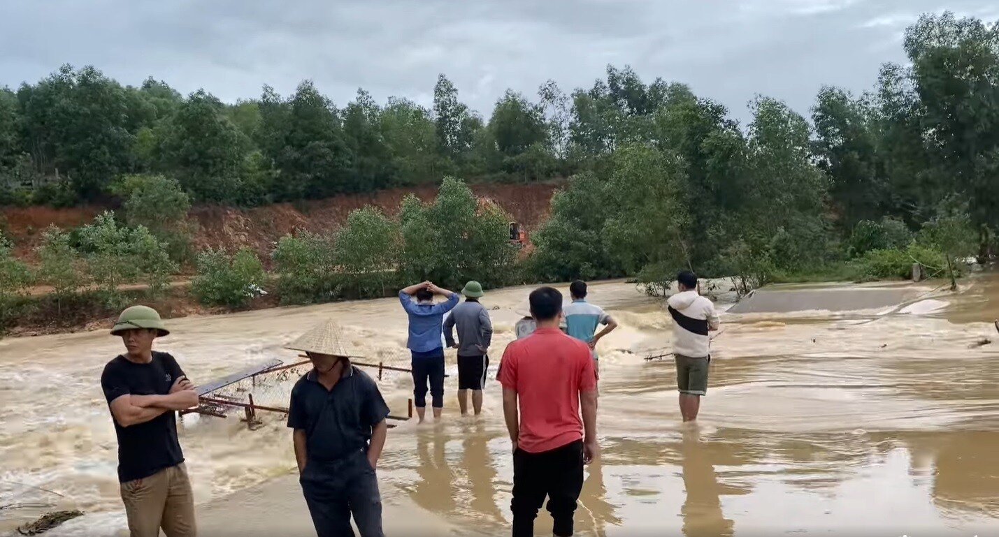 Nước lũ l&ecirc;n nhanh ở huyện Y&ecirc;n Th&agrave;nh