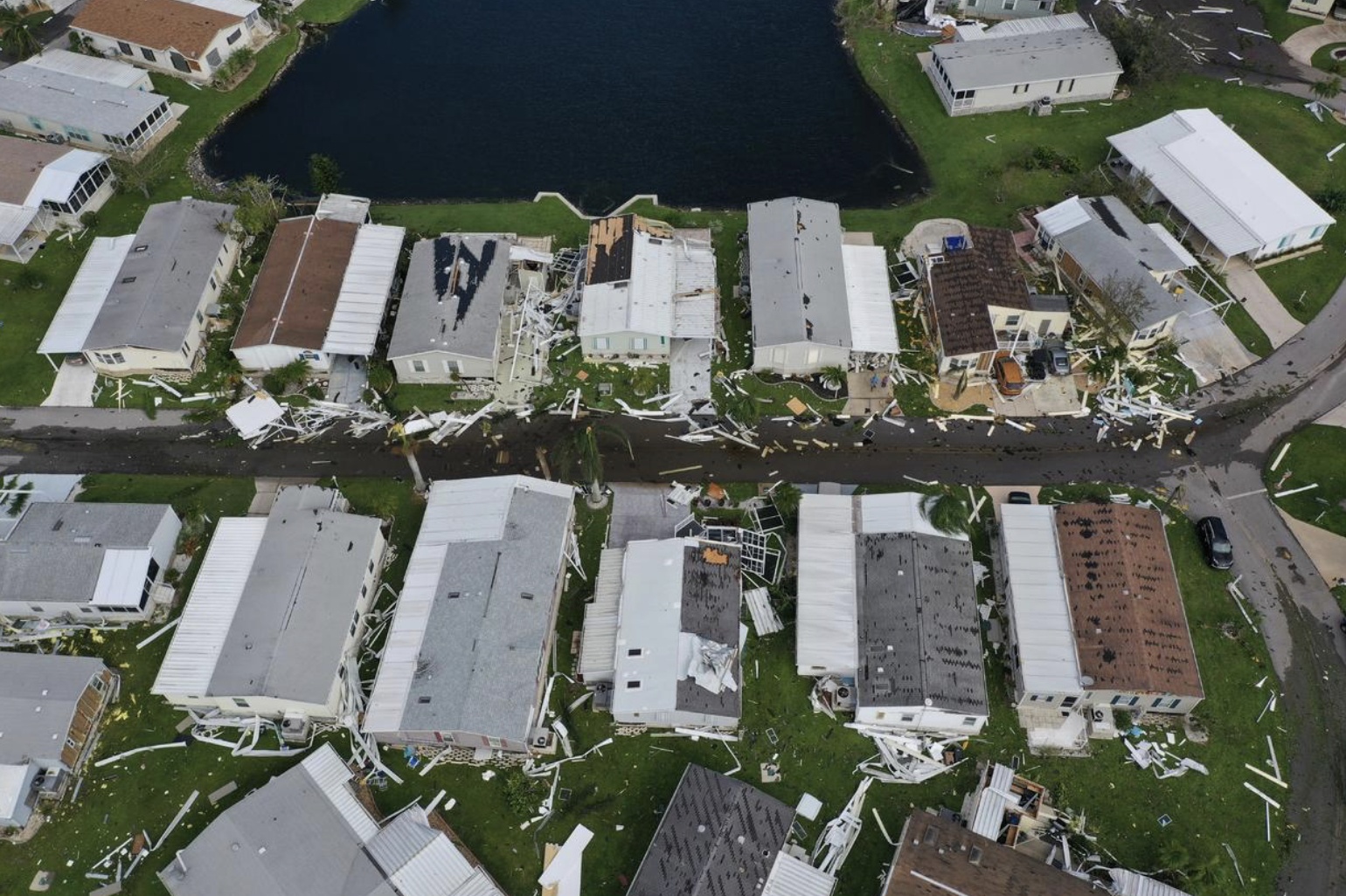 Ng&agrave;y 29/9, theo giờ địa phương, Thống đốc bang Florida Ron DeSantis cho biết b&atilde;o Ian đ&atilde; g&acirc;y ra t&igrave;nh trạng ngập lụt nghi&ecirc;m trọng nhất trong 500 năm qua tại bang n&agrave;y.