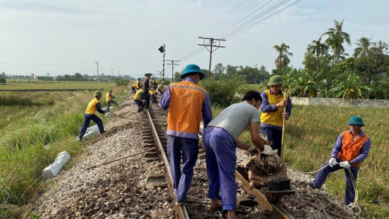 Hơn 800 tỷ đồng cải tạo, n&acirc;ng cấp đường sắt H&agrave; Nội - Vinh