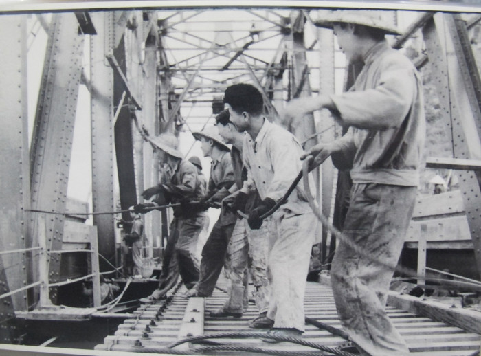 Chuyện giữ cầu H&agrave;m Rồng dưới mưa bom- Ảnh 2.