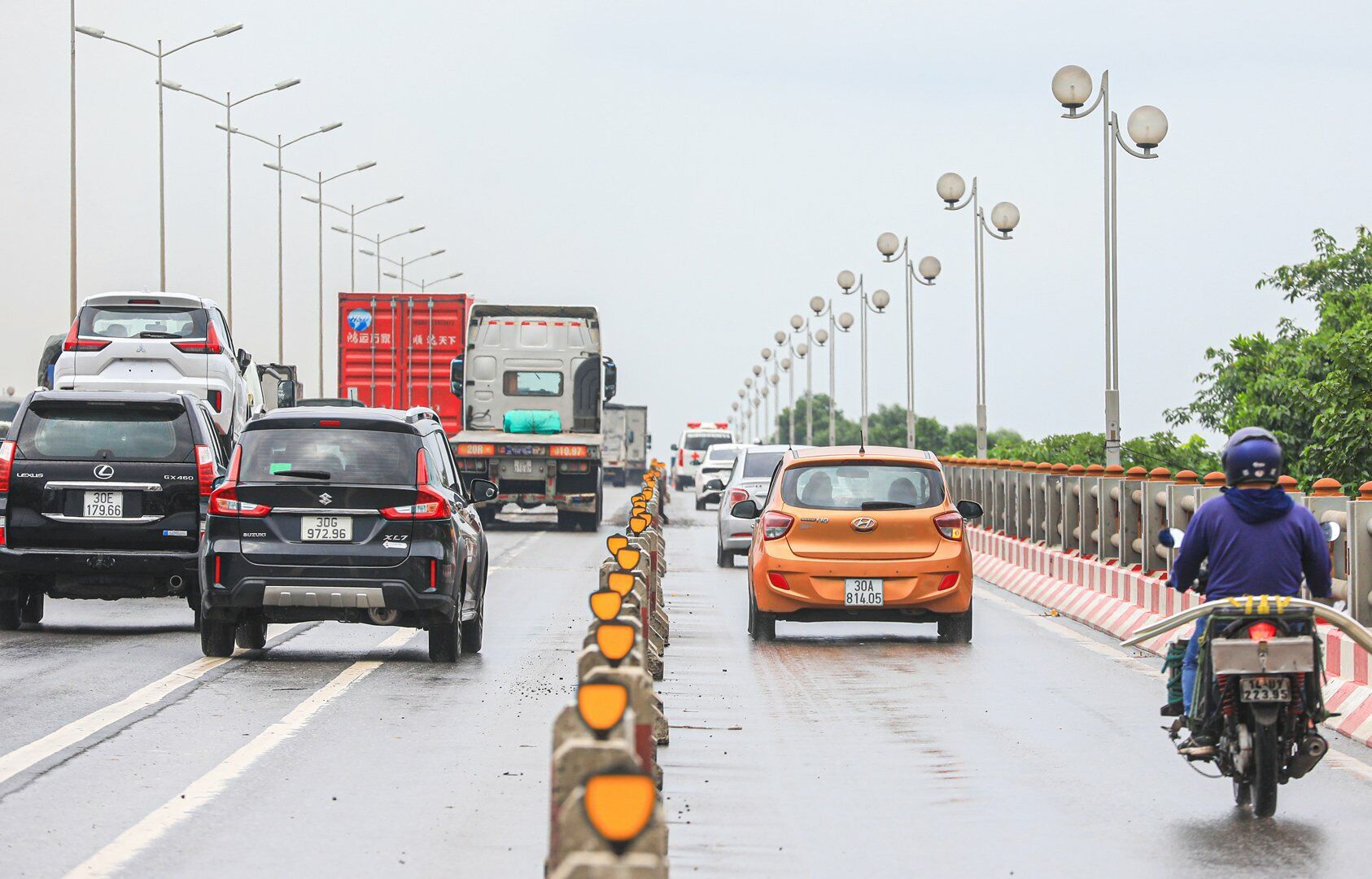 Theo đ&oacute;, bề rộng phần đường d&agrave;nh cho xe m&aacute;y sẽ c&ograve;n lại 2,9m v&agrave; mỗi l&agrave;n đường d&agrave;nh cho &ocirc; t&ocirc; rộng 3,5m.