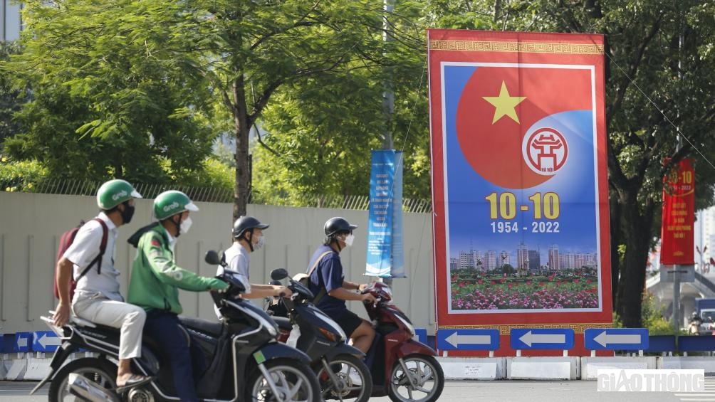 Th&ocirc;ng điệp của những t&acirc;́m pano, áp phích, băng r&ocirc;n,&hellip; cho thấy H&agrave; Nội l&agrave; th&agrave;nh phố v&igrave; h&ograve;a b&igrave;nh, một đ&ocirc; thị văn minh, hiện đại, xứng tầm l&agrave; Thủ đ&ocirc; của một đất nước năng động, đổi mới v&agrave; ph&aacute;t triển.