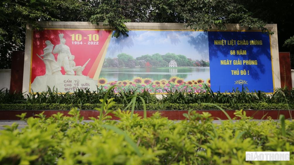 C&aacute;c loại pano, &aacute;p ph&iacute;ch với những m&agrave;u sắc rất bắt mắt, đa dạng về k&iacute;ch thước, mẫu m&atilde; nhằm khơi dậy niềm tự h&agrave;o, tạo kh&ocirc;ng kh&iacute; phấn khởi trong nh&acirc;n d&acirc;n.