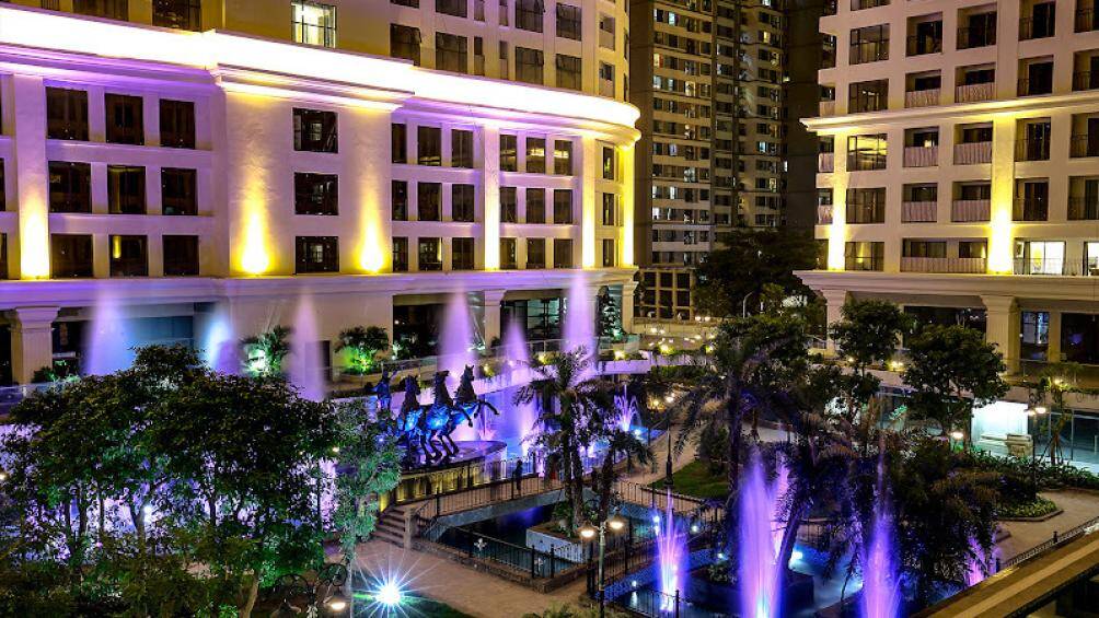 C&ugrave;ng tận hưởng những tối m&ugrave;a thu kỳ ảo, rực rỡ nơi khu vườn &aacute;nh s&aacute;ng lung linh đa sắc m&agrave;u.