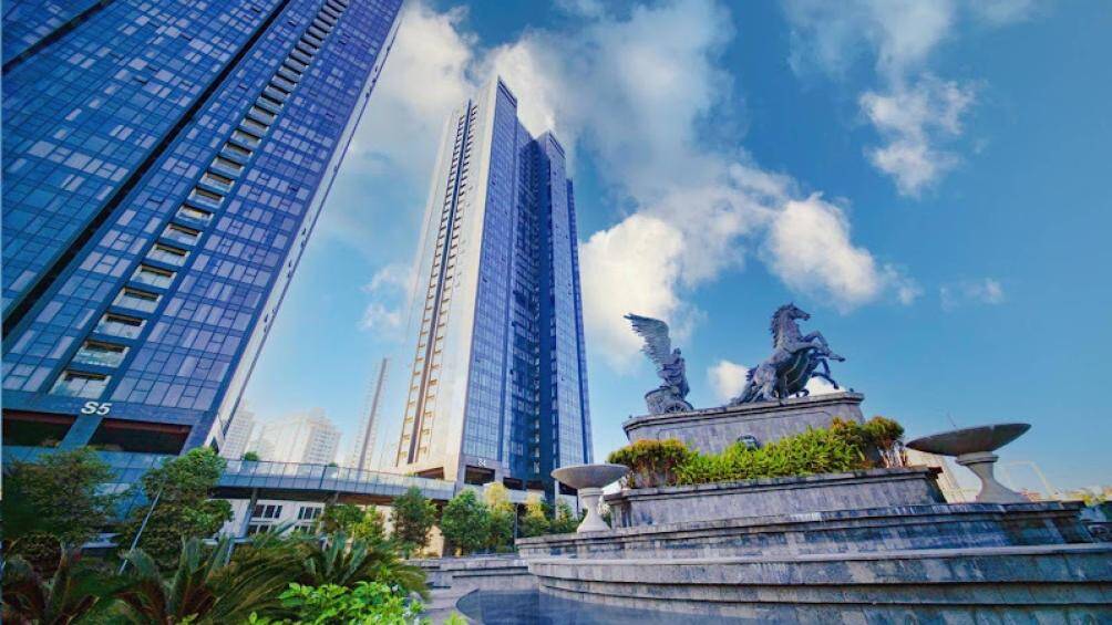 B&ecirc;n cạnh đ&oacute;, yếu tố minh bạch ph&aacute;p l&yacute; c&ugrave;ng khả năng t&iacute;ch luỹ sinh lời v&agrave; c&aacute;c ch&iacute;nh s&aacute;ch hỗ trợ, chia sẻ lợi nhuận của CĐT&hellip; đ&atilde; mang tới cho kh&aacute;ch h&agrave;ng của Sunshine sự y&ecirc;n t&acirc;m, h&agrave;i l&ograve;ng tuyệt đối khi sở hữu những căn hộ cao cấp, để &ldquo;nh&agrave; Sunshine&rdquo; kh&ocirc;ng chỉ đẹp trong thu, m&agrave; c&ograve;n l&agrave; chốn an cư l&yacute; tưởng trong cả bốn m&ugrave;a c&ugrave;ng trải nghiệm sống th&ocirc;ng minh, gia tăng gi&aacute; trị t&agrave;i sản một c&aacute;ch ổn định v&agrave; vững bền.