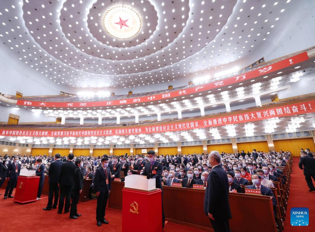 Đại hội cũng bầu Ủy ban Kiểm tra Kỷ luật Trung ương v&agrave; Ban chấp h&agrave;nh Trung ương đảng Cộng sản Trung Quốc kh&oacute;a XX gồm 205 ủy vi&ecirc;n.