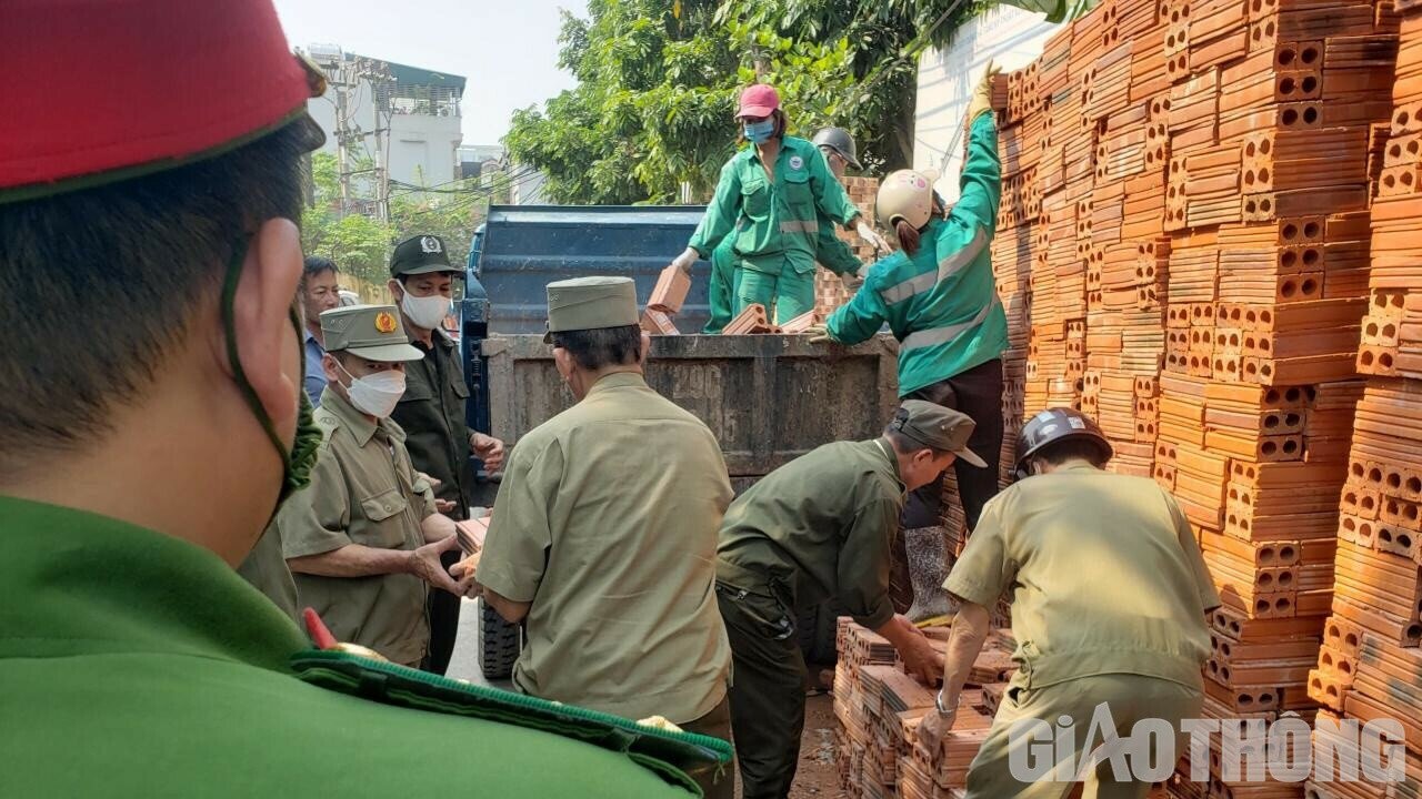 "Thời gian tới, ch&uacute;ng t&ocirc;i sẽ tăng cường tuần tra, c&oacute; những biện ph&aacute;p xử l&yacute; đối với những trường hợp cố t&igrave;nh vi phạm", Đại &uacute;y Mạnh cho hay.