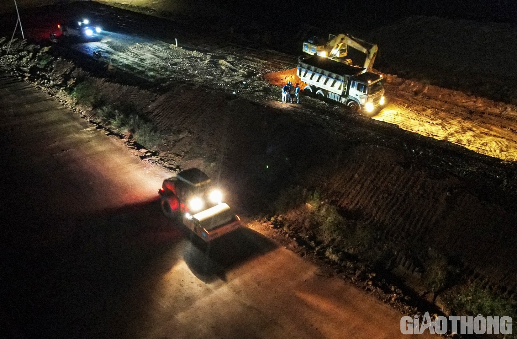 Khu vực thi c&ocirc;ng phức tạp nhất tại g&oacute;i thầu 13-XL l&agrave; phạm vi do C&ocirc;ng ty CP Tập đo&agrave;n Trường Thịnh phụ tr&aacute;ch với c&aacute;c dạng nền đường kh&aacute;c nhau.