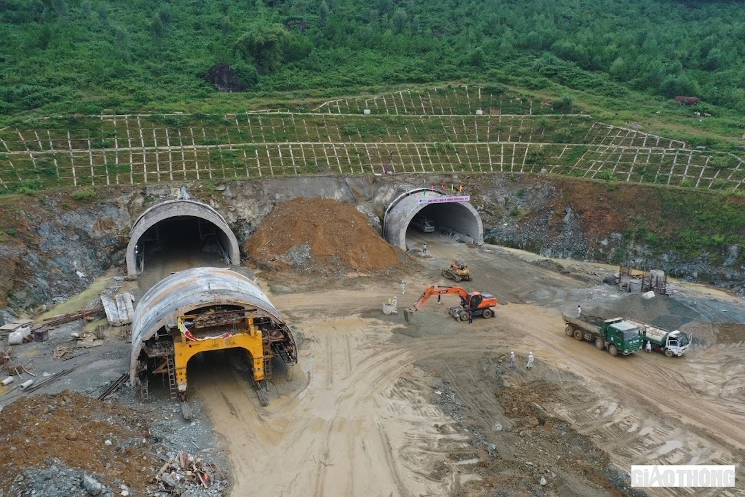 Hầm Thung Thi l&agrave; hạng mục quan trọng nhất của g&oacute;i thầu đ&atilde; cơ bản được ho&agrave;n thiện.