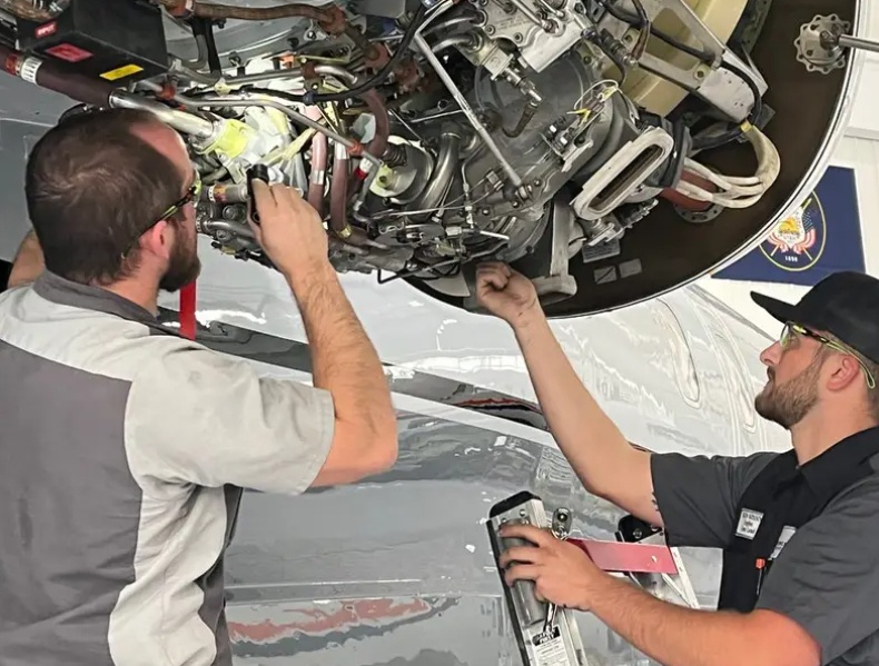 Ch&iacute;nh tr&ecirc;n chiếc Boeing 757 n&agrave;y, Honeywell đ&atilde; thử nghiệm th&agrave;nh c&ocirc;ng động cơ HTF7000 m&agrave; sau n&agrave;y xuất hiện rất nhiều tr&ecirc;n c&aacute;c d&ograve;ng m&aacute;y bay như Bombardier Challenger 300/350, Gulfstream G280 v&agrave; Embraer Legacy 450/500. Ảnh - Duncan Aviation