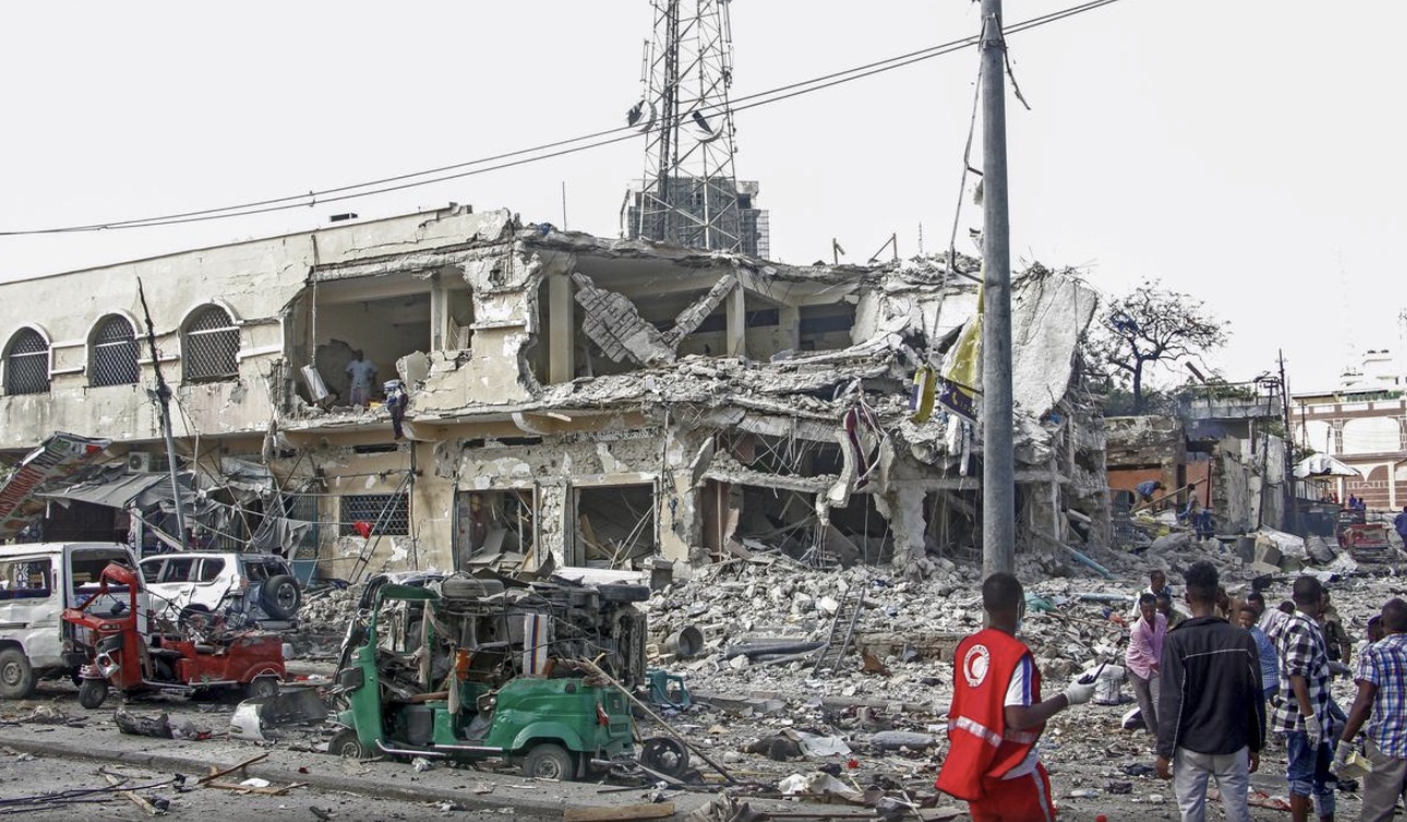 Khu vực Zobe - nơi xảy ra vụ tấn c&ocirc;ng mới nhất - từng l&agrave; nơi xảy ra vụ đ&aacute;nh bom lớn do al-Shabab thực hiện năm 2017, l&agrave;m hơn 500 người thiệt mạng.&nbsp;&nbsp;