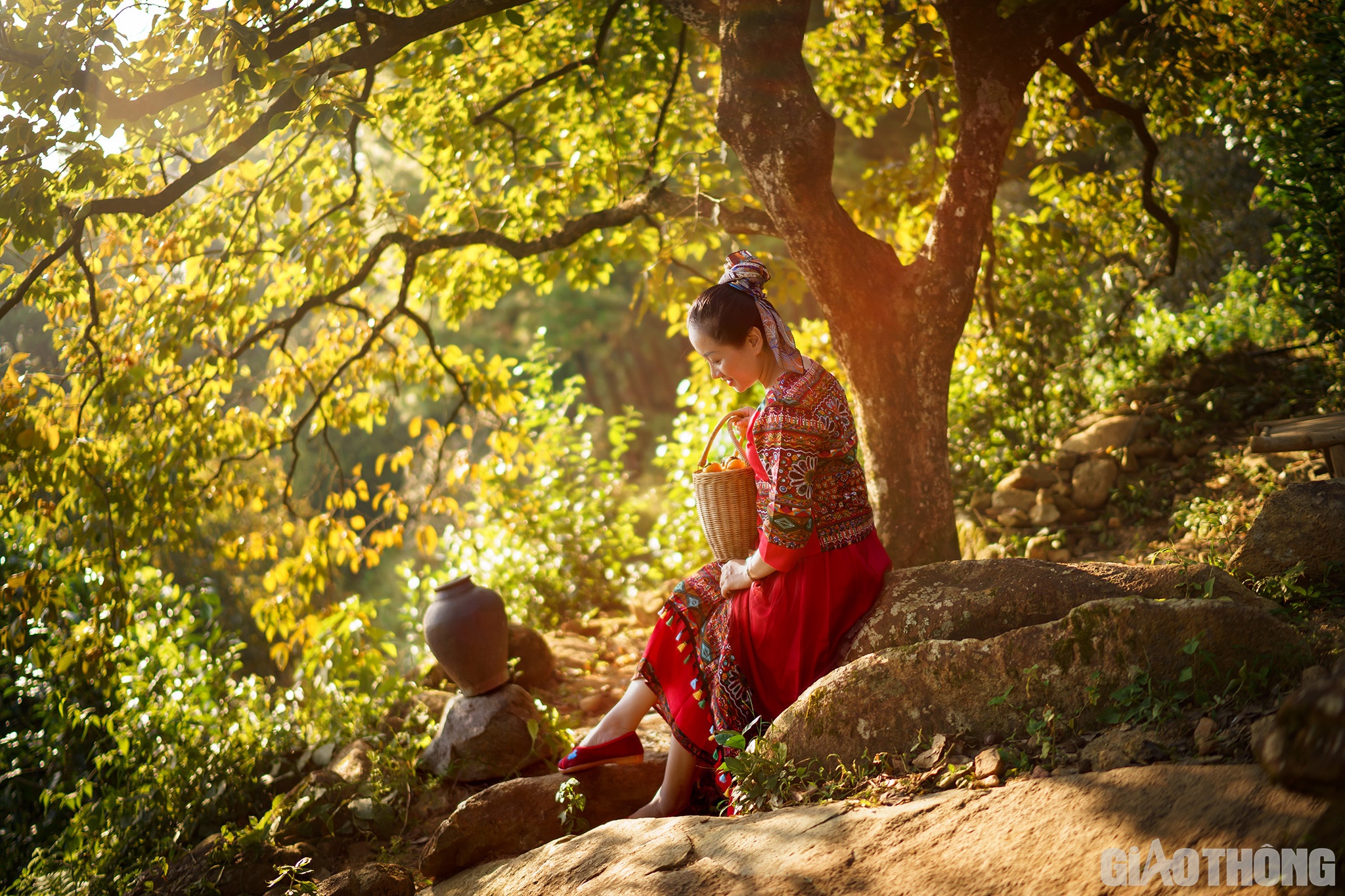 Ngo&agrave;i đạo cụ, kh&aacute;ch cũng c&oacute; thể trải nghiệm cắm trại, thu&ecirc; c&aacute;c trang phục theo giờ từ 50.000 đến 300.000 đồng mỗi giờ một bộ như: &aacute;o d&agrave;i, trang phục M&ocirc;ng Cổ, Thổ Cẩm...