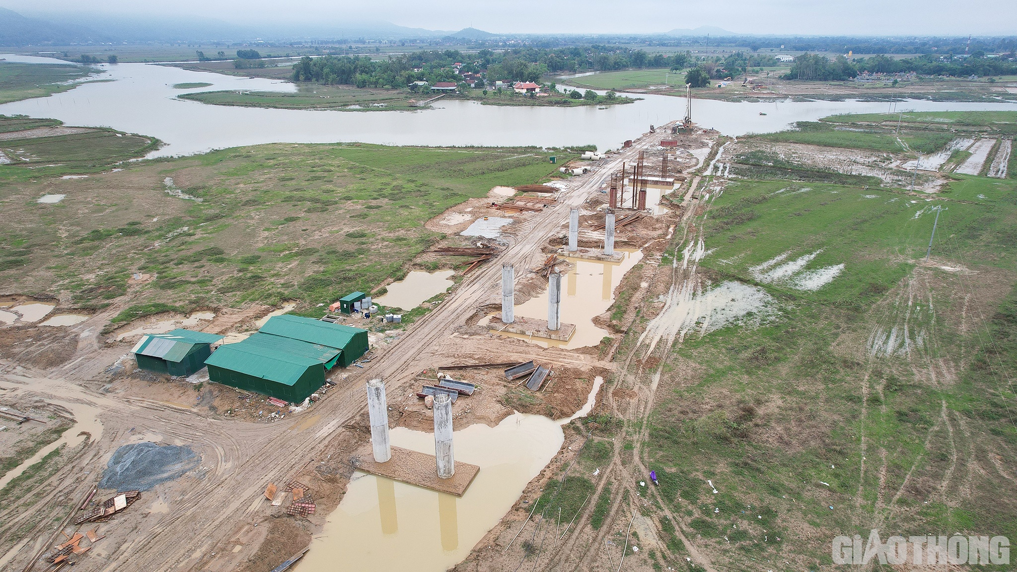 &Ocirc;ng Trương Đức Li&ecirc;n - Ph&oacute; Tổng gi&aacute;m đốc C&ocirc;ng ty CP Đầu tư Ph&uacute;c Th&agrave;nh Hưng (Doanh nghiệp dự &aacute;n), cho biết: Theo thống k&ecirc; từ c&aacute;c đơn vị, đợt mưa lũ cuối th&aacute;ng 9 v&agrave; đầu th&aacute;ng 10 g&acirc;y thiệt hại khoảng 17 tỷ đồng.