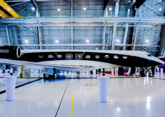 Chiếc G700 c&oacute; cabin d&agrave;i 57 feet (khoảng 17,3m), c&oacute; tầm bay xa tối đa 7.500 hải l&yacute;, đồng nghĩa c&oacute; thể bay từ th&agrave;nh phố Austin (bang Texas, Mỹ) tới Hong Kong m&agrave; kh&ocirc;ng cần tiếp dầu. Ảnh - Insider