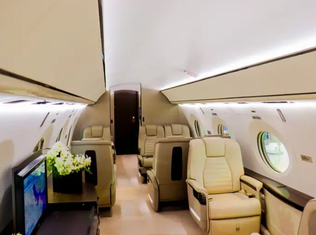 M&aacute;y bay c&oacute; hệ thống Wifi ri&ecirc;ng, 20 cửa sổ h&igrave;nh oval, ph&ograve;ng tắm, v&agrave; nh&agrave; vệ sinh.  Ảnh - Insider