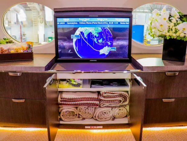 Tr&ecirc;n m&aacute;y bay c&oacute; rất nhiều m&agrave;n h&igrave;nh giải tr&iacute; với độ ph&acirc;n giải cực cao l&ecirc;n tới 4k. Ảnh - Insider