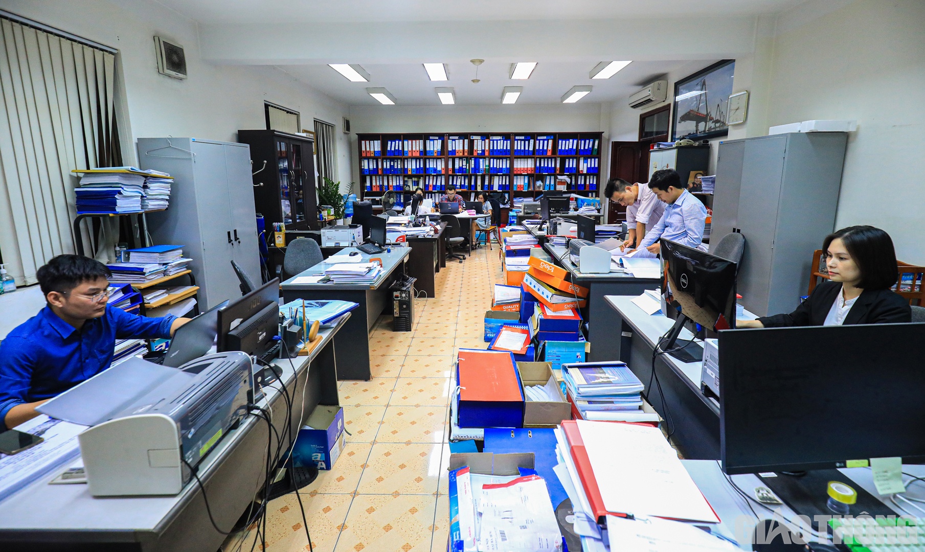 Đại diện Cục Quản l&yacute; đầu tư x&acirc;y dựng cho biết, t&iacute;nh đến nay, sau gần 2 th&aacute;ng nỗ lực ng&agrave;y, đ&ecirc;m, Cục đ&atilde; phối hợp với c&aacute;c đơn vị li&ecirc;n quan ho&agrave;n th&agrave;nh thẩm định hơn 476 km/721 km của 12 dự &aacute;n th&agrave;nh phần cao tốc Bắc - Nam giai đoạn 2. Hiện, c&ocirc;ng t&aacute;c thẩm định dự to&aacute;n đang được tiến h&agrave;nh, dự kiến Cục Quản l&yacute; đầu tư x&acirc;y dựng sẽ c&oacute; &yacute; kiến v&agrave;o khoảng ng&agrave;y 11 - 12/22. Đến ng&agrave;y 15/11, c&ocirc;ng t&aacute;c thẩm định thiết kế v&agrave; dự to&aacute;n sẽ được ho&agrave;n th&agrave;nh.