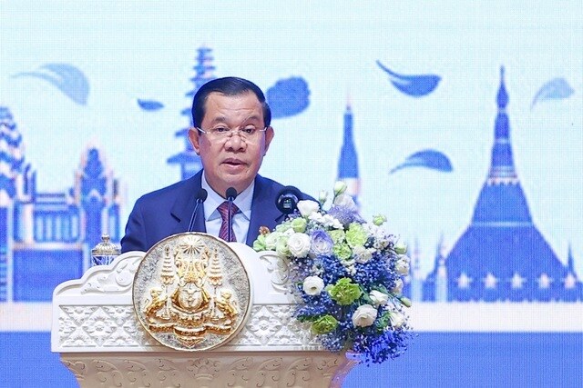 Ph&aacute;t biểu tại lễ khai mạc, Thủ tướng Campuchia Samdech Techo Hun Sen đề cao &yacute; nghĩa kỷ niệm 55 năm th&agrave;nh lập ASEAN, trải qua một chặng đường d&agrave;i của li&ecirc;n kết v&agrave; hợp t&aacute;c khu vực, th&uacute;c đẩy sự gắn kết giữa c&aacute;c th&agrave;nh vi&ecirc;n trong gia đ&igrave;nh ASEAN v&igrave; mục ti&ecirc;u chung l&agrave; h&ograve;a b&igrave;nh, tự cường v&agrave; ph&aacute;t triển. Ảnh: VGP/Nhật Bắc